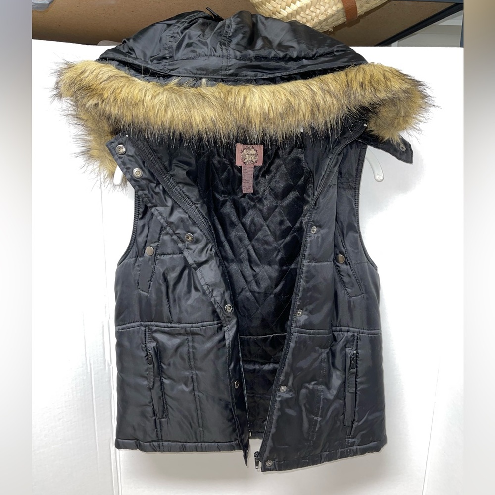 Forever 21 stylish black fur trim hood vest